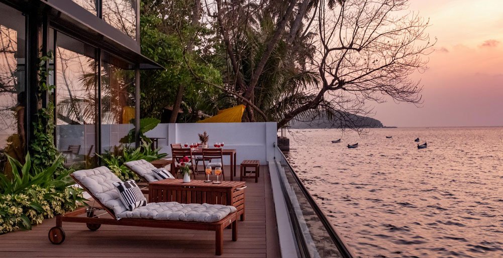 Glasshouse On The Bay - Sunset view by the bay